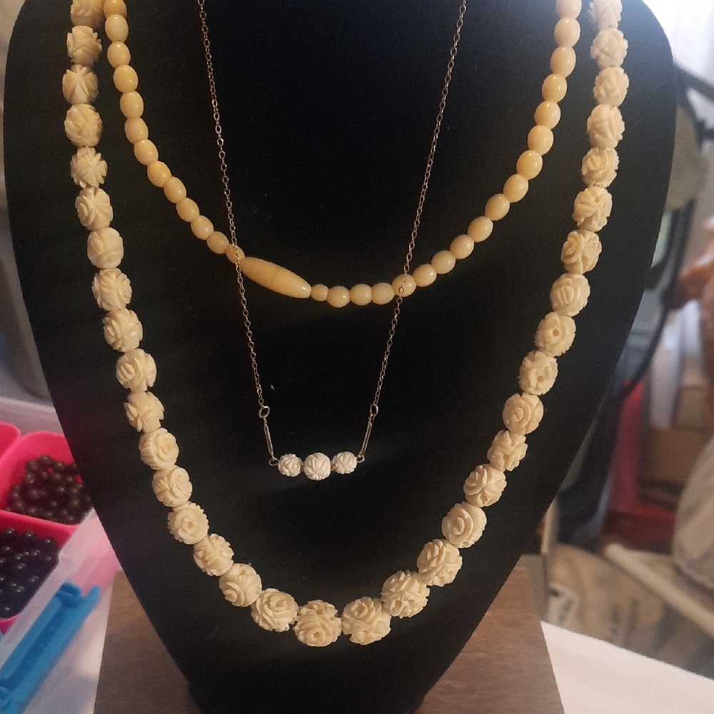 Elegant Cream Beaded Necklace Set
